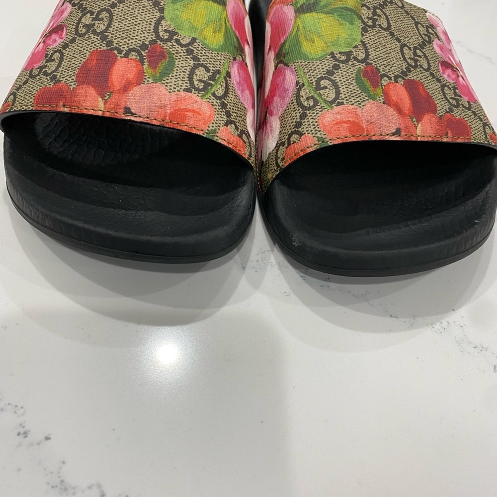 Pursuit Slide Sandal
GUCCI - Picture 2 of 14